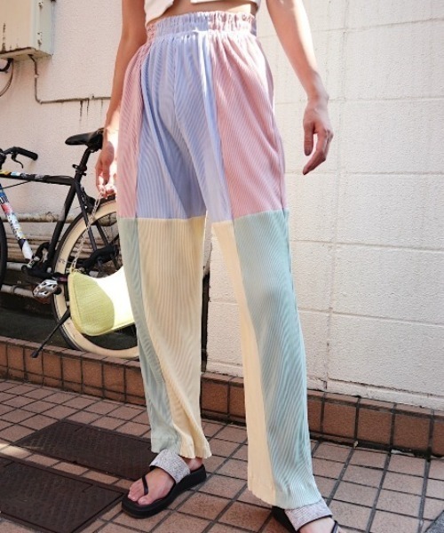 FIG&VIPER（フィグアンドバイパー）の「プリーツ切替PT（その他パンツ・レディース・ライトブルー/ブラック・FREE）」の2枚目の写真