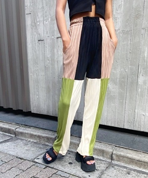 FIG&VIPER（フィグアンドバイパー）の「プリーツ切替PT（その他パンツ・レディース・ライトブルー/ブラック・FREE）」の10枚目の写真