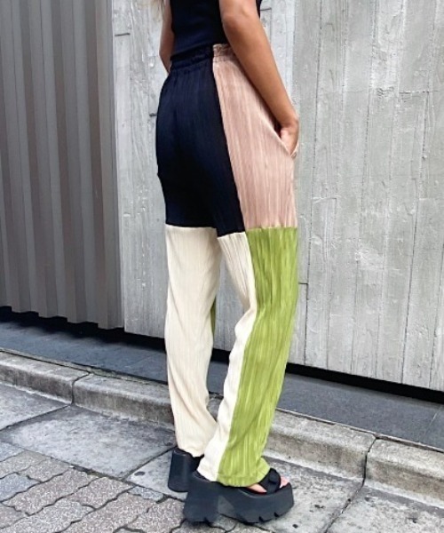 FIG&VIPER（フィグアンドバイパー）の「プリーツ切替PT（その他パンツ・レディース・ライトブルー/ブラック・FREE）」の9枚目の写真