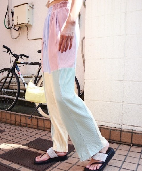 FIG&VIPER（フィグアンドバイパー）の「プリーツ切替PT（その他パンツ・レディース・ライトブルー/ブラック・FREE）」の4枚目の写真