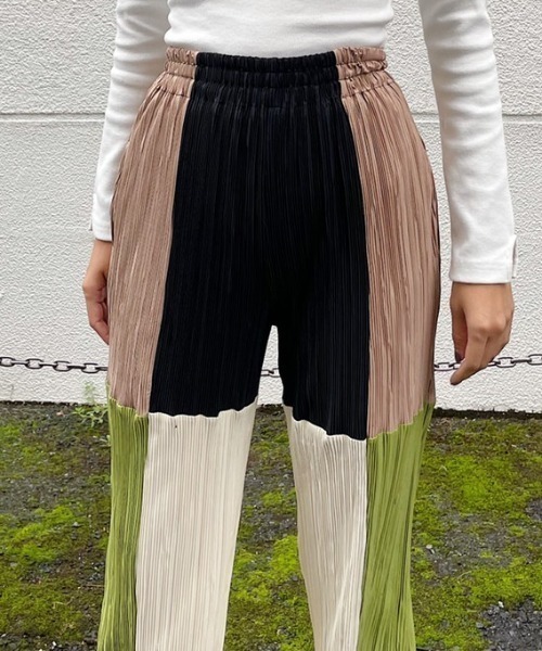 FIG&VIPER（フィグアンドバイパー）の「プリーツ切替PT（その他パンツ・レディース・ライトブルー/ブラック・FREE）」の6枚目の写真