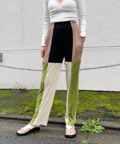 FIG&VIPER（フィグアンドバイパー）の「プリーツ切替PT（その他パンツ・レディース・ライトブルー/ブラック・FREE）」の8枚目の写真