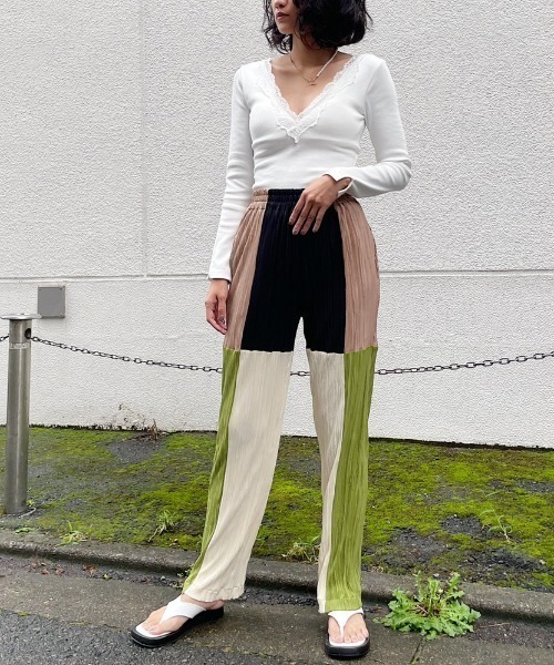 FIG&VIPER（フィグアンドバイパー）の「プリーツ切替PT（その他パンツ・レディース・ライトブルー/ブラック・FREE）」の7枚目の写真