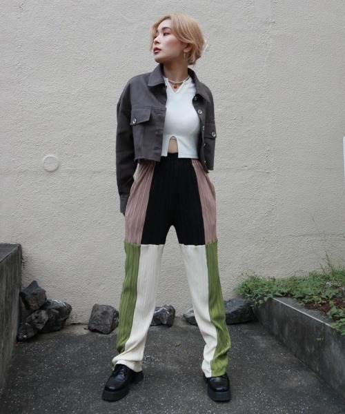 FIG&VIPER（フィグアンドバイパー）の「プリーツ切替PT（その他パンツ・レディース・ライトブルー/ブラック・FREE）」の13枚目の写真