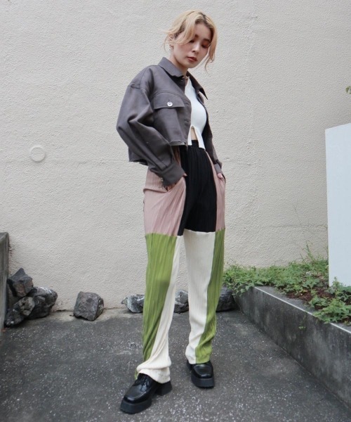 FIG&VIPER（フィグアンドバイパー）の「プリーツ切替PT（その他パンツ・レディース・ライトブルー/ブラック・FREE）」の12枚目の写真