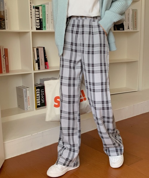Diosfront(ディオスフロント)の「チェック柄セミワイドパンツ(その他パンツ・レディース・ブラック系その他/グレー系その他/ブラウン系その他/レッド系その他・S/M/L)」の2枚目の写真