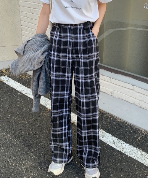Diosfront(ディオスフロント)の「チェック柄セミワイドパンツ(その他パンツ・レディース・ブラック系その他/グレー系その他/ブラウン系その他/レッド系その他・S/M/L)」の7枚目の写真
