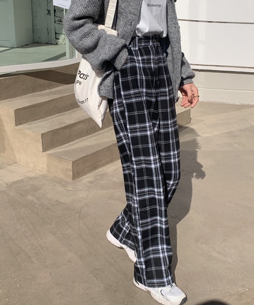 Diosfront(ディオスフロント)の「チェック柄セミワイドパンツ(その他パンツ・レディース・ブラック系その他/グレー系その他/ブラウン系その他/レッド系その他・S/M/L)」の10枚目の写真