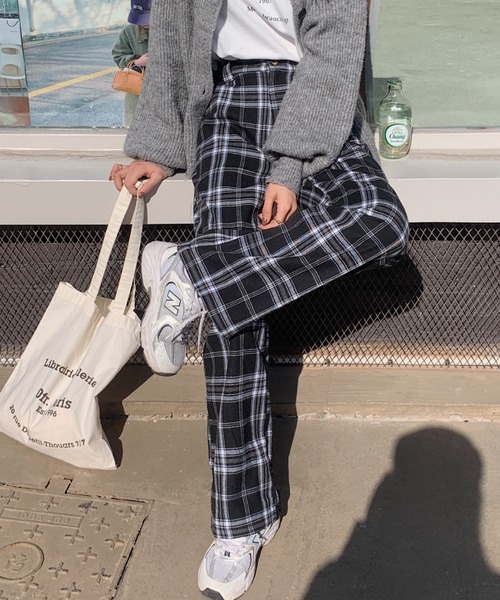 Diosfront(ディオスフロント)の「チェック柄セミワイドパンツ(その他パンツ・レディース・ブラック系その他/グレー系その他/ブラウン系その他/レッド系その他・S/M/L)」の22枚目の写真