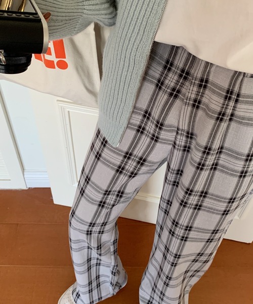 Diosfront(ディオスフロント)の「チェック柄セミワイドパンツ(その他パンツ・レディース・ブラック系その他/グレー系その他/ブラウン系その他/レッド系その他・S/M/L)」の5枚目の写真