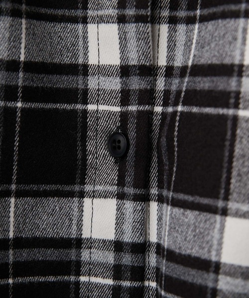 ear PAPILLONNER(イアパピヨネ)の「【SUM1 STYLE(スミ スタイル)】チェックシャツコンビニット(ニット/セーター・レディース・ホワイト/ネイビー・FREE)」の5枚目の写真