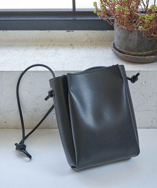 ROPE' PICNIC（ロペピクニック）の「【WEB限定】【軽量】3層スクエアショルダーバッグ（ショルダーバッグ・レディース・ブラック/ダークブラウン/キナリ/ライトグリーン・FREE）」の3枚目の写真