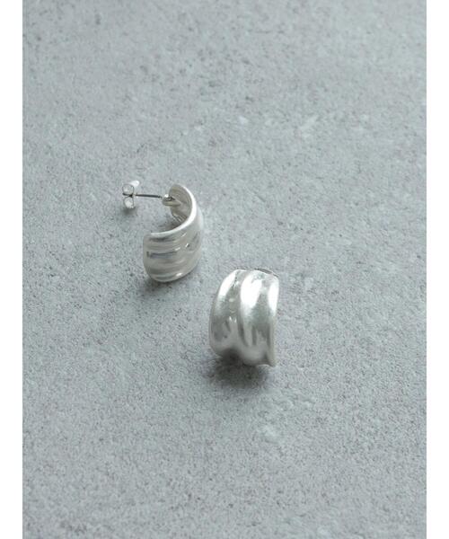AMERICAN HOLIC（アメリカンホリック）の「テクスチャー変形メタルピアス（ピアス（両耳用）・レディース・シルバー/ゴールド・FREE）」の5枚目の写真