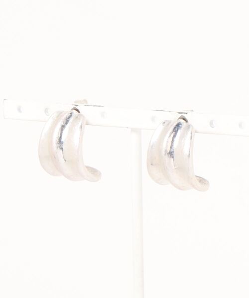 AMERICAN HOLIC（アメリカンホリック）の「テクスチャー変形メタルピアス（ピアス（両耳用）・レディース・シルバー/ゴールド・FREE）」の4枚目の写真