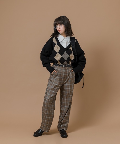 MUHET(ミュエータ)の「アーガイルVネックニット(ニット/セーター・レディース・ブラック/ベージュ/ライトグリーン・SMALL/MEDIUM/LARGE)」の4枚目の写真