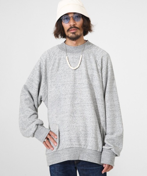 PORT BY ARK（ポートバイアーク）の「PORT BY ARK / ポートバイアーク：Crew neck Sweat：PO10-T003[COR]（スウェット・メンズ・シルバーグレー/ブルー系その他/グレー系その他・2/1）」の2枚目の写真