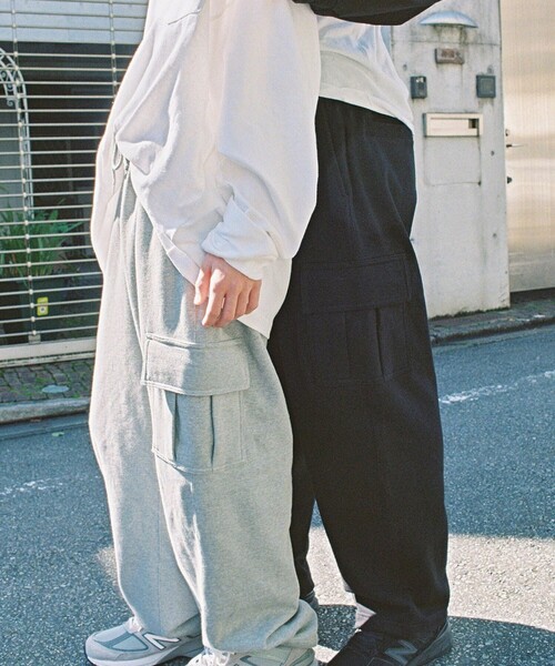 Firsthand(ファーストハンド)の「UN/ユーエヌ CARGO SWEAT PANTS(スウェットパンツ・メンズ・グレー/ブラック・MEDIUM/LARGE)」の4枚目の写真