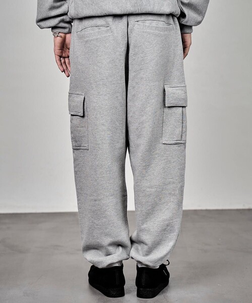 Firsthand(ファーストハンド)の「UN/ユーエヌ CARGO SWEAT PANTS(スウェットパンツ・メンズ・グレー/ブラック・MEDIUM/LARGE)」の7枚目の写真