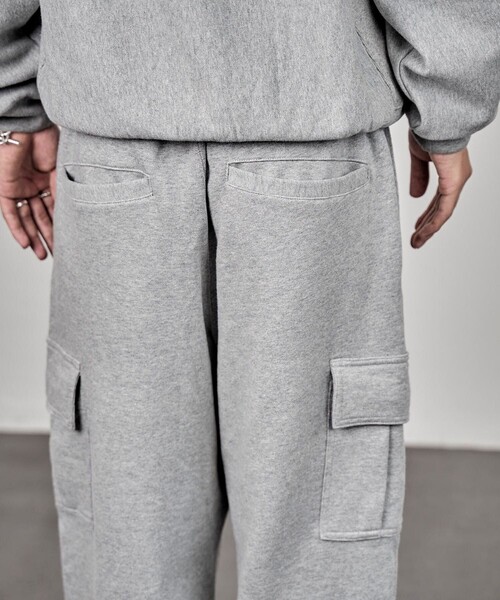 Firsthand(ファーストハンド)の「UN/ユーエヌ CARGO SWEAT PANTS(スウェットパンツ・メンズ・グレー/ブラック・MEDIUM/LARGE)」の8枚目の写真