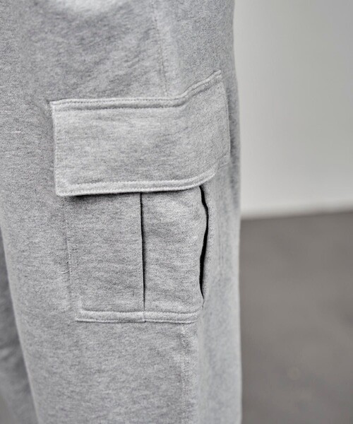 Firsthand(ファーストハンド)の「UN/ユーエヌ CARGO SWEAT PANTS(スウェットパンツ・メンズ・グレー/ブラック・MEDIUM/LARGE)」の11枚目の写真