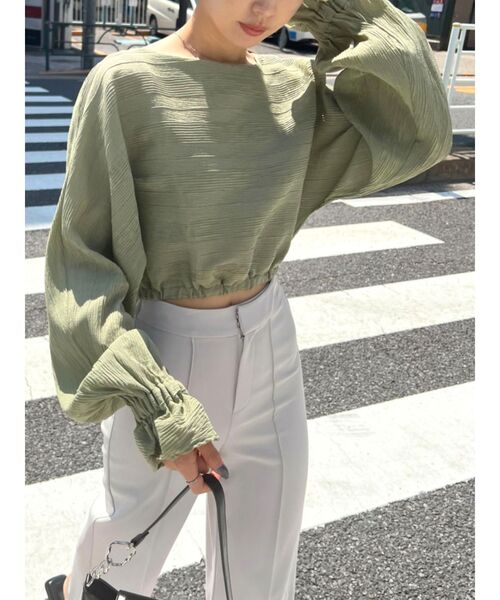 EMODA（エモダ）の「ドルマンスリーブショートトップ（シャツ/ブラウス・レディース・ブラック/パープル/グリーン/アイボリー・FREE）」の4枚目の写真