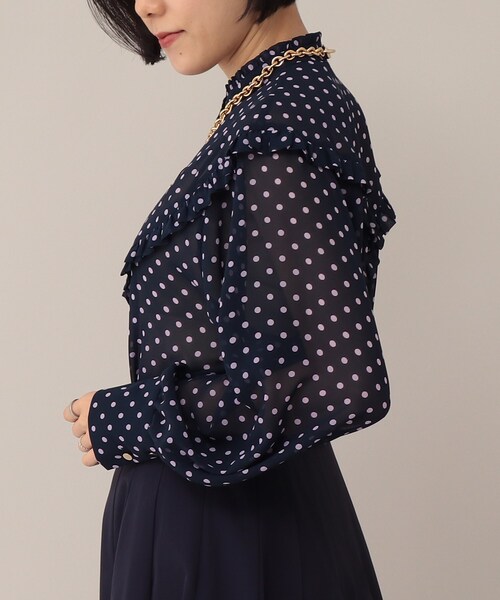 UNTITLED（アンタイトル）の「◆【STORY掲載】シャルマンドット フリルブラウス【洗える】（シャツ/ブラウス・レディース・ブラック系/ネイビー系・44/48/00/01/02/03/04）」の10枚目の写真