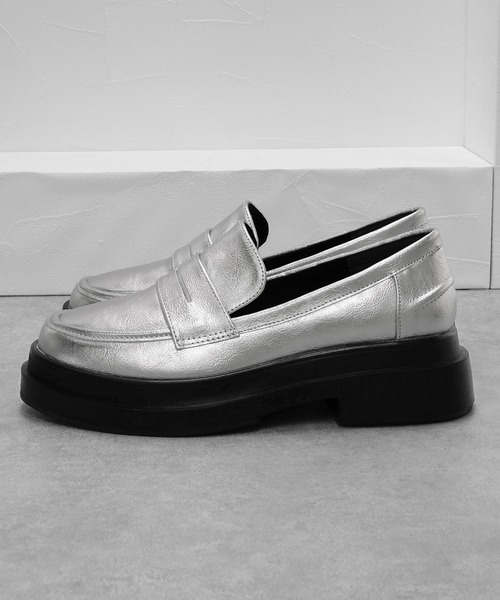 minia（ミニア）の「ボリュームソールピースローファー　◇（ローファー・レディース・ブラック/ブラウン/シルバー・S/M/L/LL）」の17枚目の写真