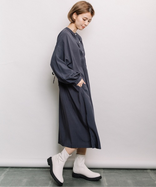 refinedworks（リファインドワークス）の「バックドロストギャザーOP（ワンピース・レディース・ベージュ/ネイビー/オフホワイト・FREE）」の6枚目の写真