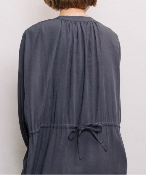 refinedworks（リファインドワークス）の「バックドロストギャザーOP（ワンピース・レディース・ベージュ/ネイビー/オフホワイト・FREE）」の12枚目の写真