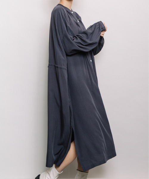 refinedworks（リファインドワークス）の「バックドロストギャザーOP（ワンピース・レディース・ベージュ/ネイビー/オフホワイト・FREE）」の13枚目の写真