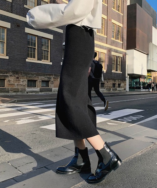 Anuenue(アヌエヌエ)の「Iラインミモレ丈タイトスカート(スカート・レディース・ブラック/ベージュ/パープル/グレー・FREE)」の5枚目の写真