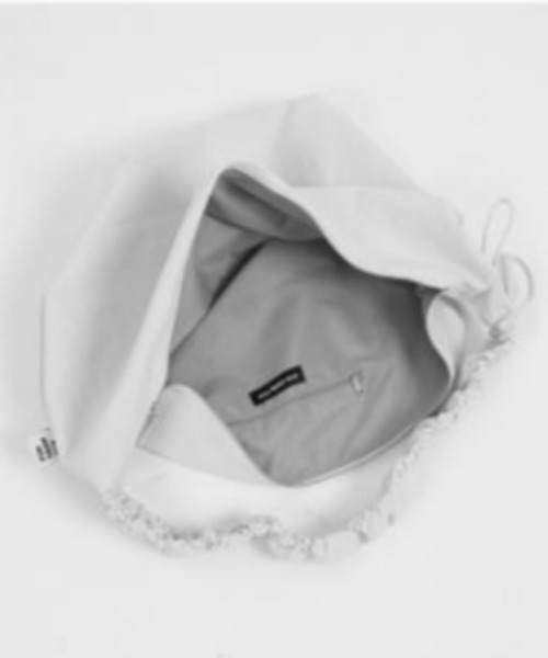 FUN FROM FUN(ファンフロムファン)の「FUN FROM FUN(ファン フロム ファン)/Croissant bag/ギャザー シャーリング ショルダーバッグ(ショルダーバッグ・レディース・ブラック/アイボリー・FREE)」の18枚目の写真