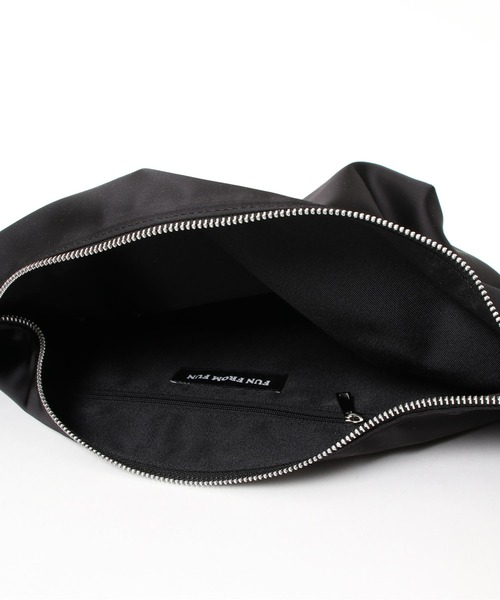 FUN FROM FUN(ファンフロムファン)の「FUN FROM FUN(ファン フロム ファン)/Croissant bag/ギャザー シャーリング ショルダーバッグ(ショルダーバッグ・レディース・ブラック/アイボリー・FREE)」の21枚目の写真