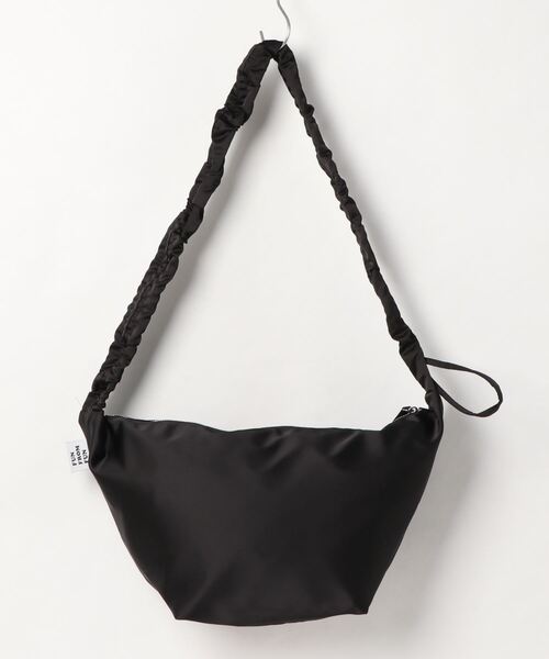 FUN FROM FUN(ファンフロムファン)の「FUN FROM FUN(ファン フロム ファン)/Croissant bag/ギャザー シャーリング ショルダーバッグ(ショルダーバッグ・レディース・ブラック/アイボリー・FREE)」の22枚目の写真