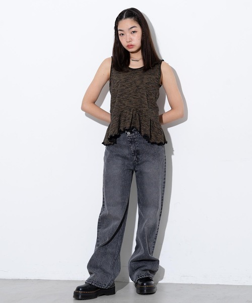 X-girl(エックスガール)の「ASSYMETRIC WAIST DENIM PANTS/アシンメトリーウエスト デニムパンツ(デニムパンツ・レディース・ブラック/ライトインディゴブルー・S/M/XS)」の3枚目の写真