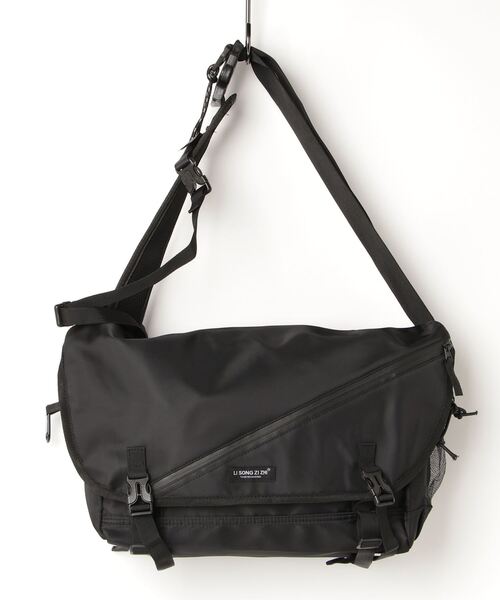 .KOM（ドットコム）の「『.KOM/ドットケーオーエム』デザインメッセンジャーバッグ【Y】【CN】（ショルダーバッグ・メンズ・ブラック・FREE）」の16枚目の写真