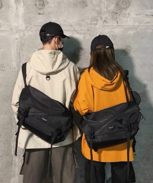 .KOM（ドットコム）の「『.KOM/ドットケーオーエム』デザインメッセンジャーバッグ【Y】【CN】（ショルダーバッグ・メンズ・ブラック・FREE）」の10枚目の写真