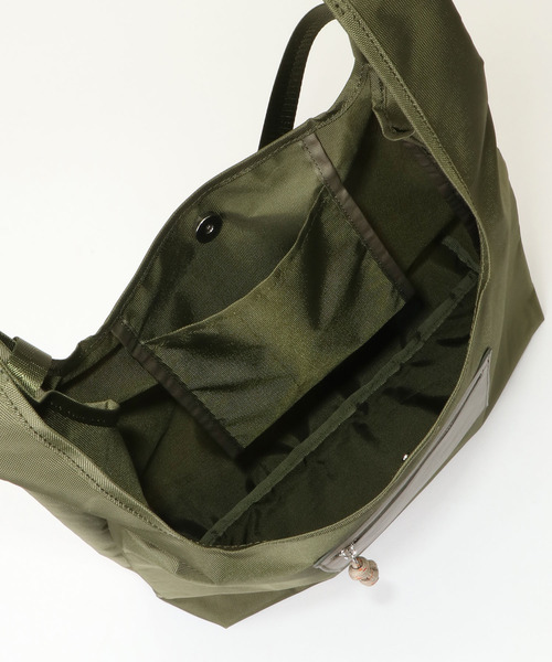 LBC(エルビーシー)の「3WAYフロントポケットマルシェバッグ(ショルダーバッグ・レディース・オフホワイト/ブラック/ダークオリーブ・FREE)」の5枚目の写真