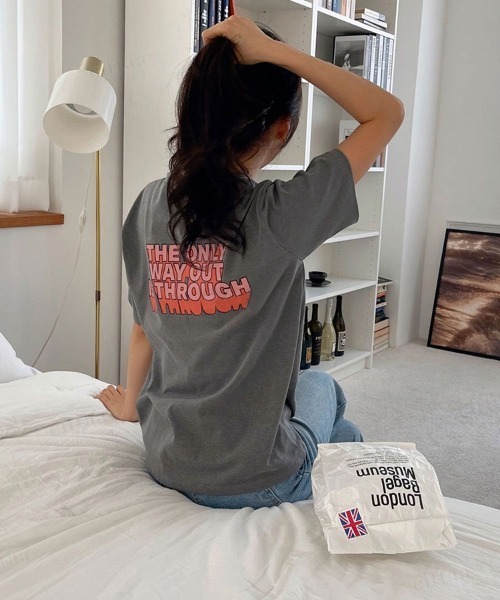Dalfwin(ダールフィン)の「WAYOUTロゴ半袖Tシャツ(Tシャツ/カットソー・レディース・ベージュ/グレー/クリーム・FREE)」の2枚目の写真