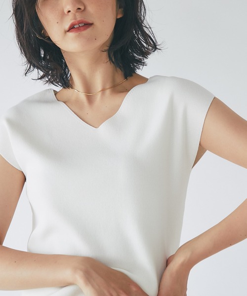 RIVE DROITE(リヴドロワ)の「クールタッチUVフレンチスリーブニット(ニット/セーター・レディース・オフホワイト/チャコールグレー/ライトグレー/サーモンピンク/ブルー/ブラック・FREE)」の2枚目の写真