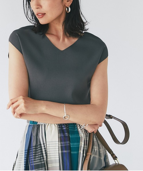 RIVE DROITE(リヴドロワ)の「クールタッチUVフレンチスリーブニット(ニット/セーター・レディース・オフホワイト/チャコールグレー/ライトグレー/サーモンピンク/ブルー/ブラック・FREE)」の4枚目の写真