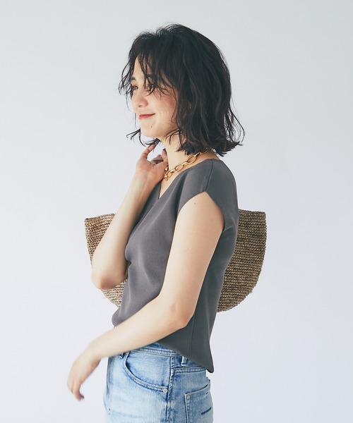 RIVE DROITE(リヴドロワ)の「クールタッチUVフレンチスリーブニット(ニット/セーター・レディース・オフホワイト/チャコールグレー/ライトグレー/サーモンピンク/ブルー/ブラック・FREE)」の16枚目の写真