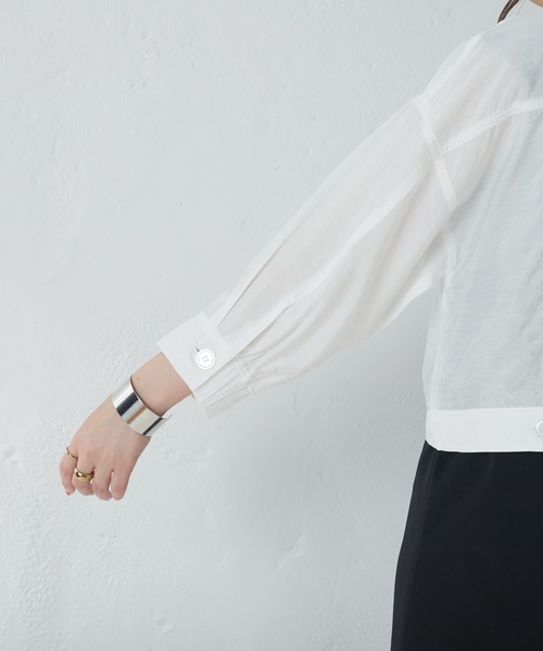 natural couture（ナチュラルクチュール）の「ほんのりシアーショートシャツブルゾン（ブルゾン・レディース・オフホワイト/サックスブルー/イエロー・FREE）」の4枚目の写真