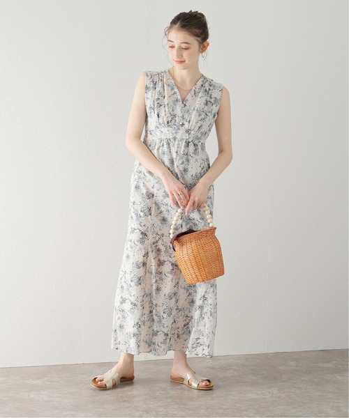 La TOTALITE（ラトータリテ）の「フラワープリント Vネックワンピ（ワンピース・レディース・ベージュ/ネイビー・FREE）」の12枚目の写真