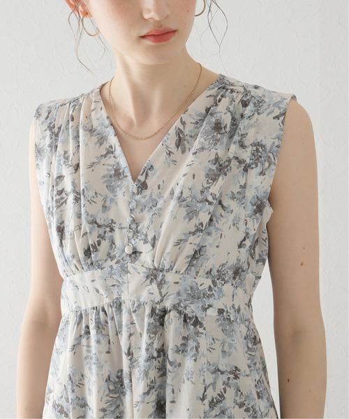 La TOTALITE（ラトータリテ）の「フラワープリント Vネックワンピ（ワンピース・レディース・ベージュ/ネイビー・FREE）」の22枚目の写真