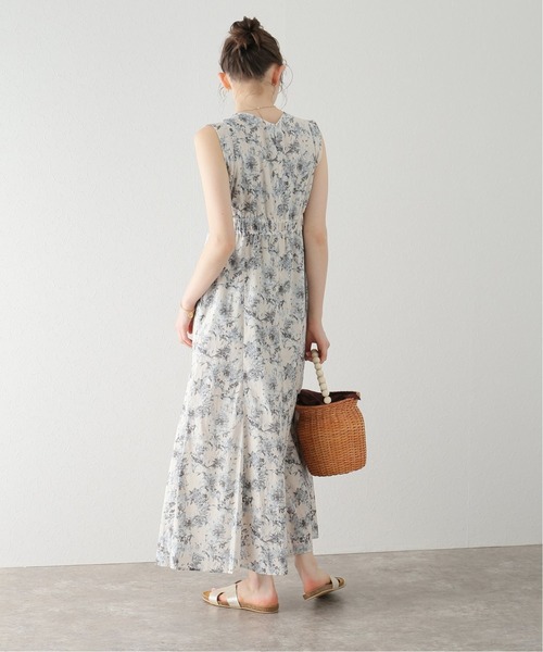 La TOTALITE（ラトータリテ）の「フラワープリント Vネックワンピ（ワンピース・レディース・ベージュ/ネイビー・FREE）」の19枚目の写真