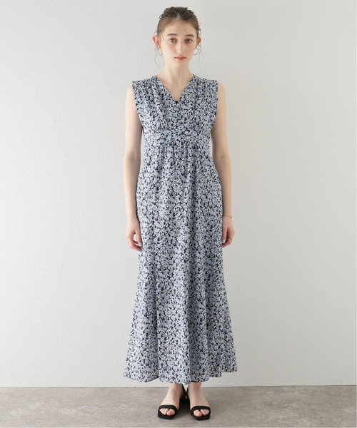La TOTALITE（ラトータリテ）の「フラワープリント Vネックワンピ（ワンピース・レディース・ベージュ/ネイビー・FREE）」の9枚目の写真