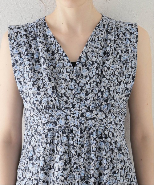 La TOTALITE（ラトータリテ）の「フラワープリント Vネックワンピ（ワンピース・レディース・ベージュ/ネイビー・FREE）」の7枚目の写真