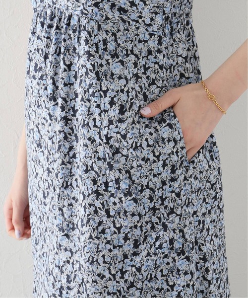 La TOTALITE（ラトータリテ）の「フラワープリント Vネックワンピ（ワンピース・レディース・ベージュ/ネイビー・FREE）」の10枚目の写真