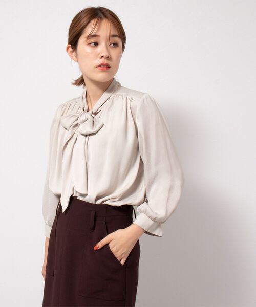 NOLLEY’S(ノーリーズ)の「◇【WEB限定】 サテンドビーボウタイブラウス(シャツ/ブラウス・レディース・ブルー/ベージュ/ネイビー/ラベンダー・FREE)」の10枚目の写真